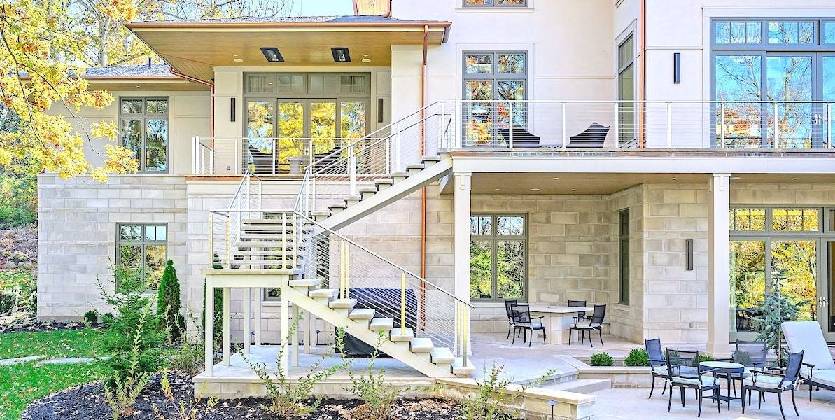 Polycor-Estate-Veneer-Series-Vanderbilt-Thin-Stone-Veneeer-Indiana-Limestone-Full-Color-Blend-Verona-Circle-2-1