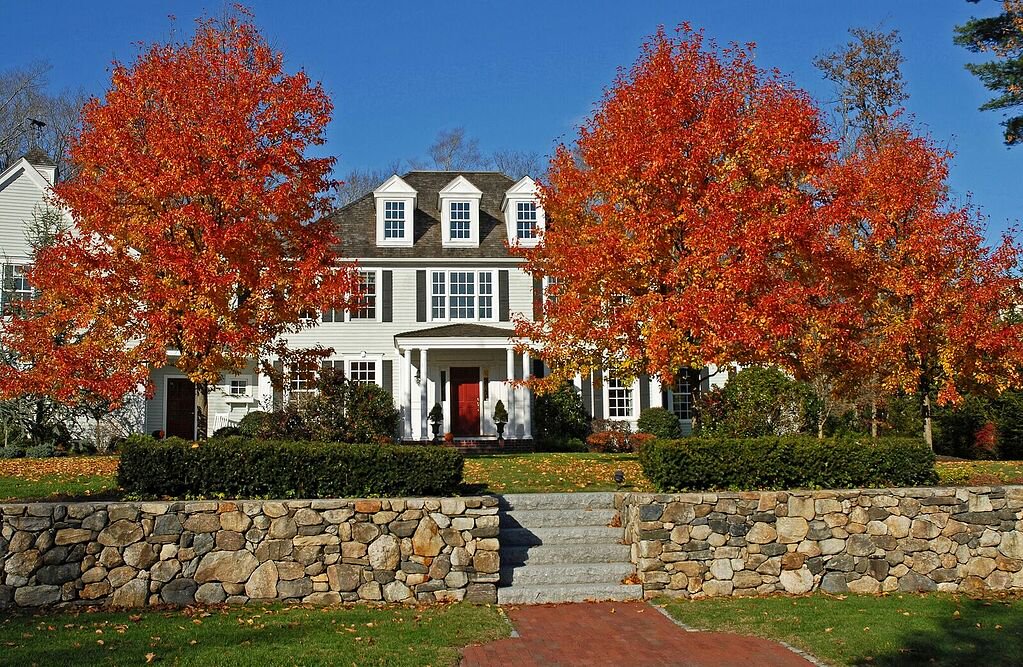 New England-style wallstone and Woodbury Gray granite steps